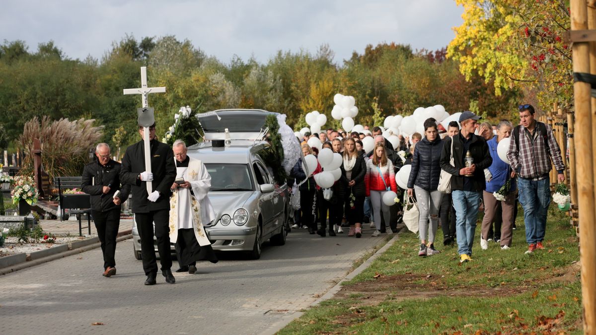 W kondukcie żałobnym szło kilkaset osób
