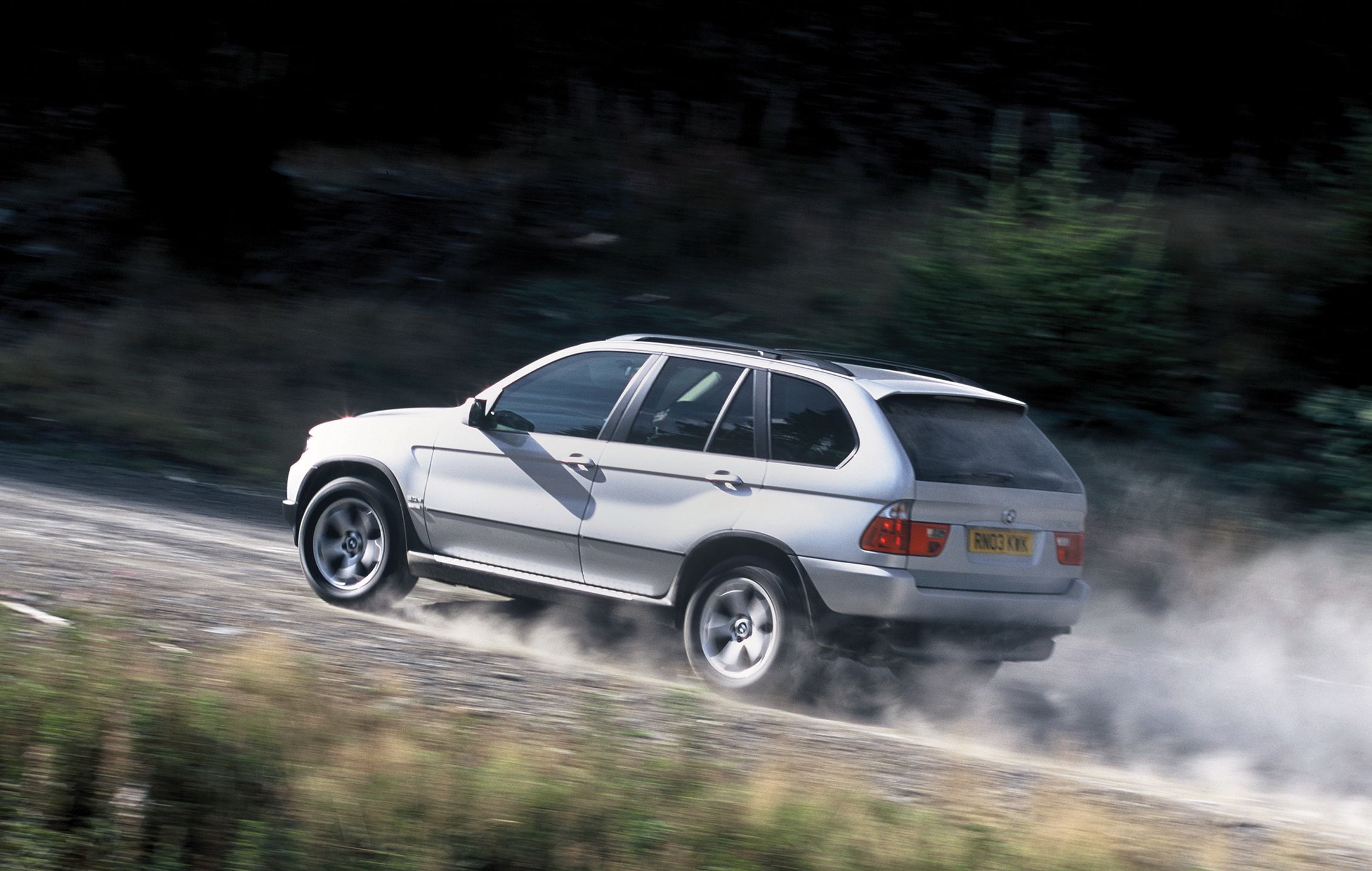 W topowej odmianie diesel M57 potrafi rozpędzić ciężkie BMW X5 w czasie 7 s.