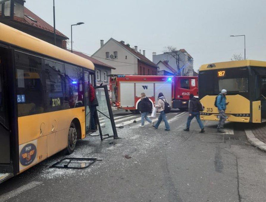Wypadek autobusów w Gliwicach. Zdjęcie Czytelniczki serwisu iknurów.pl