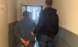 Ruszył z piłą spalinową na policjantów. Był pijany