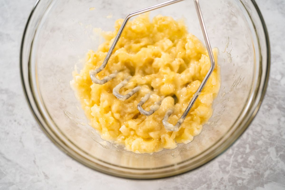 Mash the banana with a teaspoon of baking soda. Your family will be rubbing their eyes in amazement.