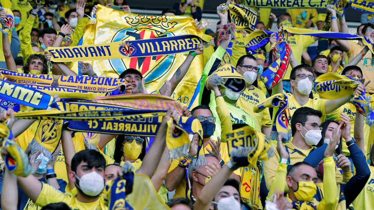 PAP/EPA / Juan Carlos Cardenas / Na zdjęciu: kibice Villarreal CF