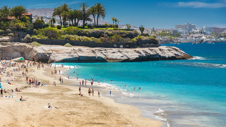 Playa del Duque na Teneryfie ma egzotyczny klimat
