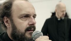 Wojciech Smarzowski wyreżyserował piosenkę „Pismo” księży z Dr. Misio