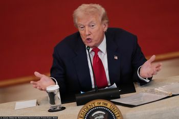 Panika na giełdzie. Trump reaguje: tylko głupcy mogą myśleć inaczej