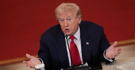 Panika na giełdzie. Trump reaguje: tylko głupcy myślą inaczej
