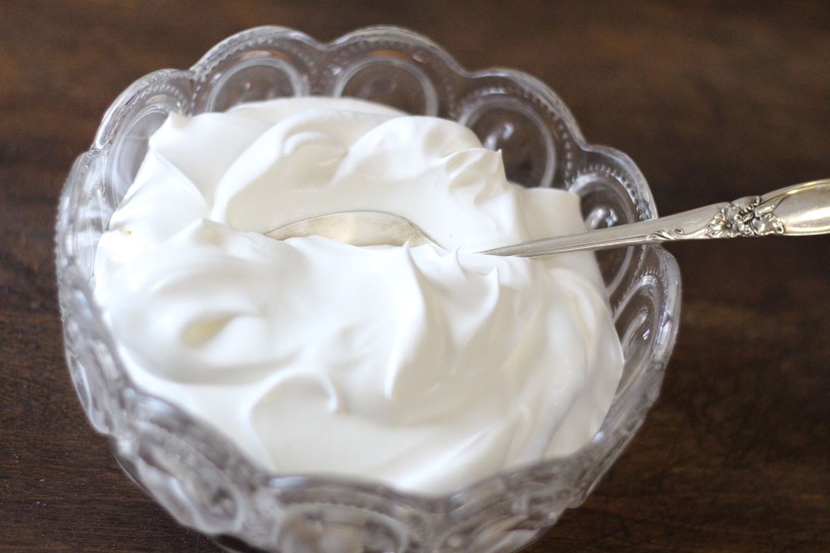Crème fraîche – jak zrobić śmietanę mistrzów kuchni