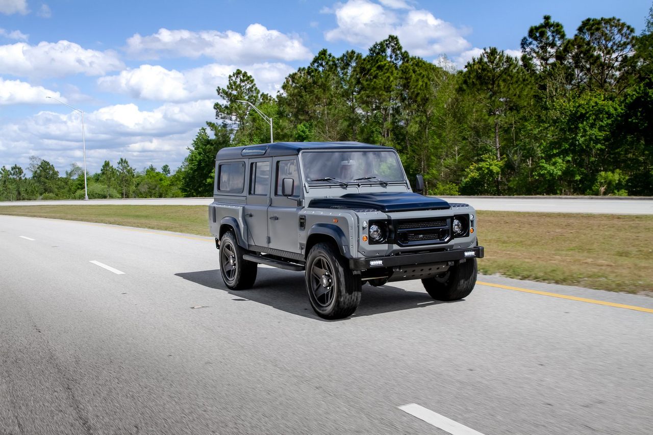 Defender V8 z silnikiem Corvette. Mocny i luksusowy jak nigdy