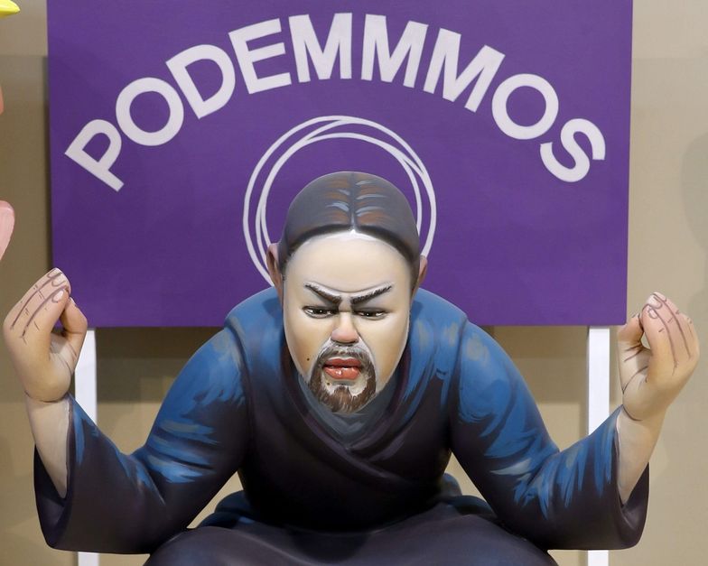 Satyryczna figurka przedstawiający lidera partii Podemos.