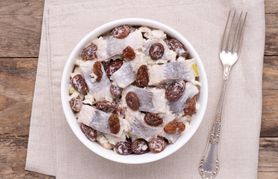 Sałatka śledziowa - charakterystyka, kalorie i wartości odżywcze, przepis