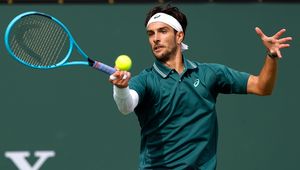 Faworyci z kłopotami na otwarcie. Bolesny powrót gwiazdora