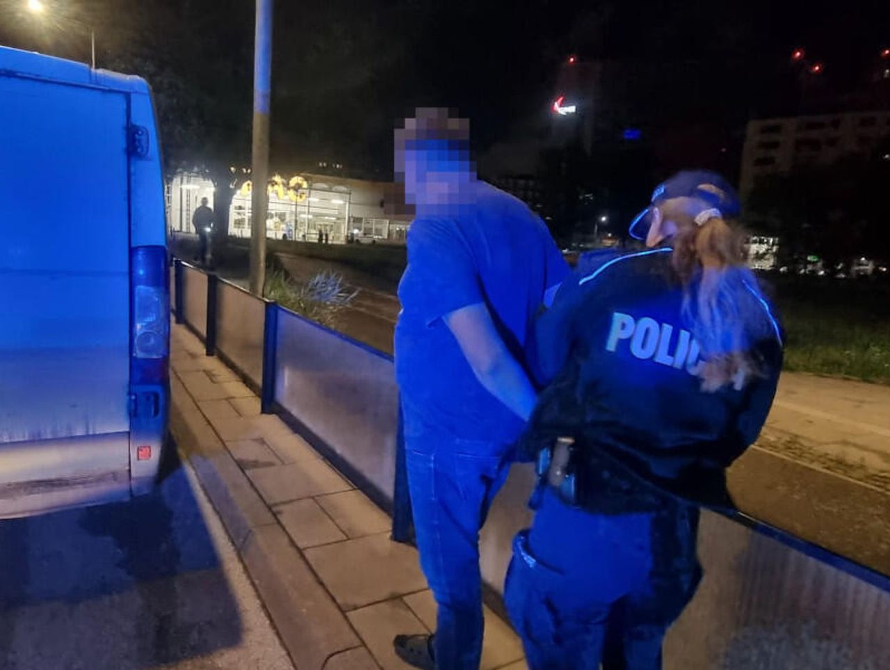 Bez prawa jazdy, za to z kokainą w kieszeni. 43-latek chciał przekupić policjantów