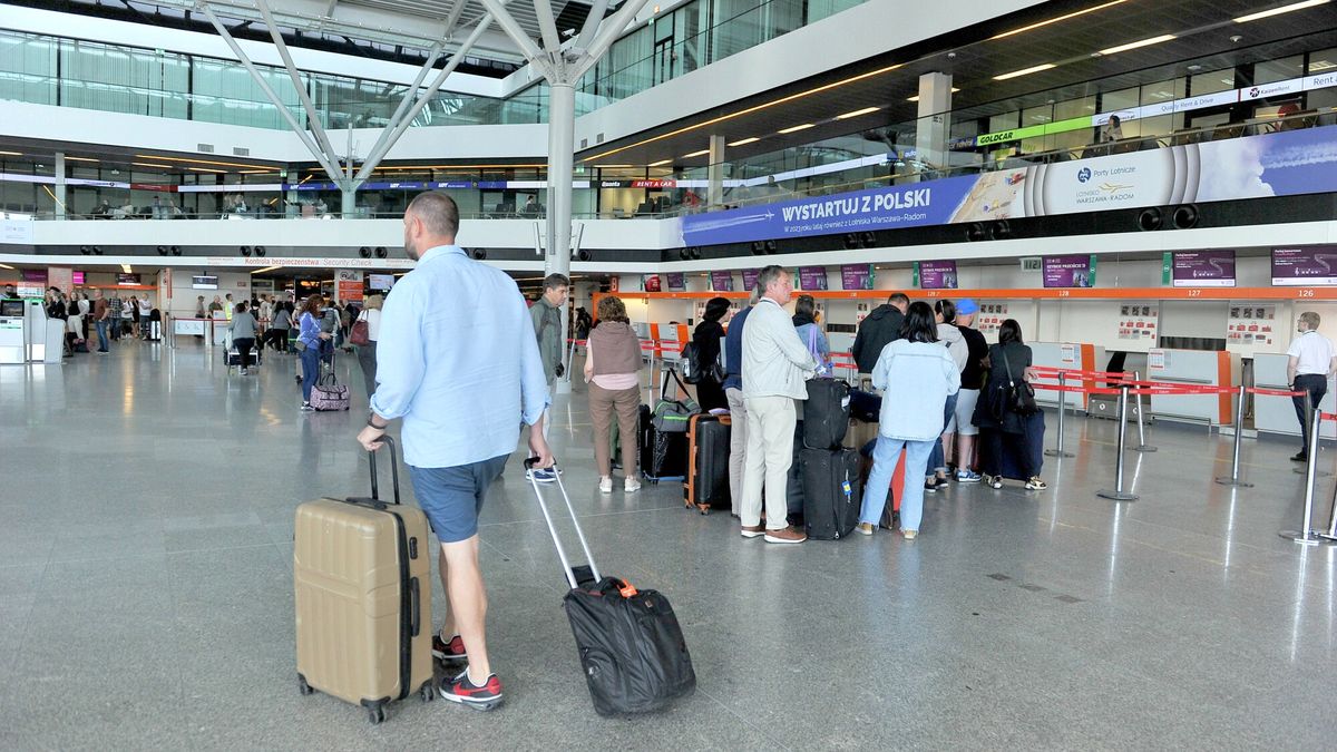 Super Express archiwum 2023
PHOTO MARCIN WZIONTEK/ SUPER EXPRSS / WARSZAWA 01/09/2023
TLUM TURYSTOW W KOLEJCE DO ODPAWY NA LOTNISKU CHOPINA
N/Z 
LOTNISKO PORT PODROZ KOLEJKA TLUM TURYSTA TURYSCI LOT CPK
WSZYSTKIE ZDJECIA NA HTTP://AGENCJA.SE.COM.PL