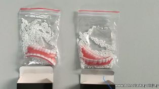 Powiat kłodzki: Stracił oszczędności przez aplikację, inny otrzymał plastikowe zęby. Dwa przypadki oszustw wobec seniorów