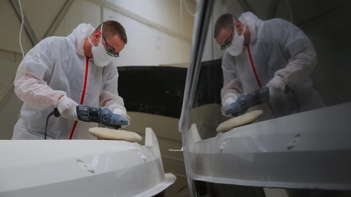 Praca nad powstaniem łodzi w Delphia Yachts