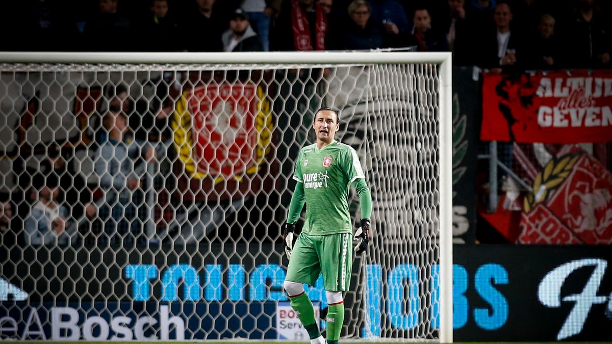 Twitter / FC Twente / Na zdjęciu: Przemysław Tytoń