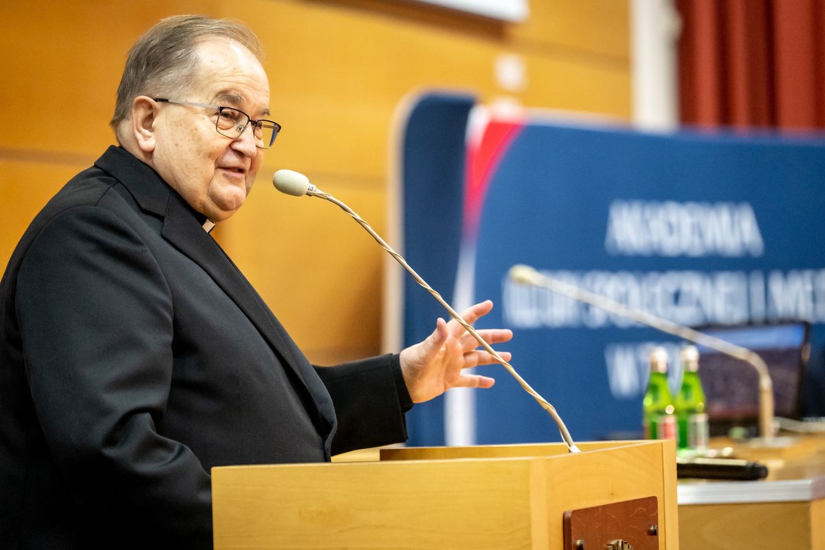 Toruń, 19.01.2023. Rektor-założyciel AKSiM o. Tadeusz Rydzyk podczas wykładu otwartego, połączonego z debatą "Podstawy budowania dobrych relacji", 19 bm. w Toruniu. (aldg) PAP/Tytus Żmijewski