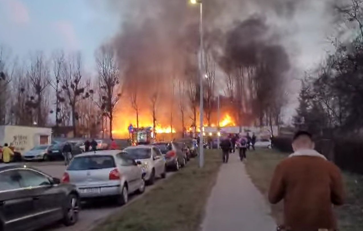 Zagadkowy pożar w Toruniu. Wymijające odpowiedzi służb