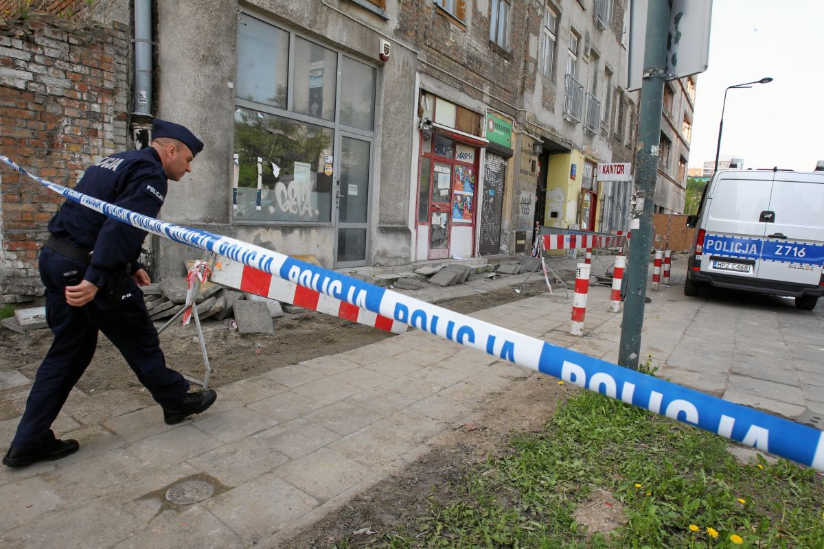 Makabryczna zbrodnia w centrum Warszawy. "Rozrzucone po piętrach"