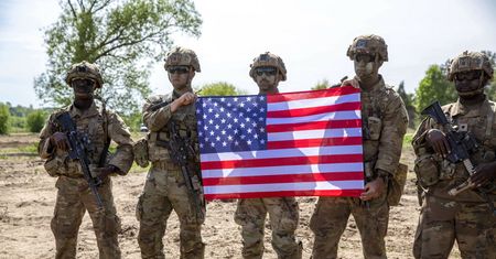 "Trump dał gwarancję bezpieczeństwa". Nawrocki o żołnierzach USA