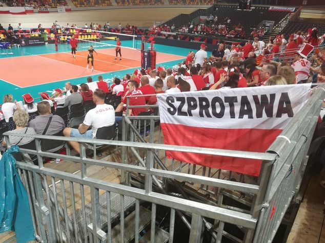 Kibice na ponad godzinę przed meczem Polska - Niemcy