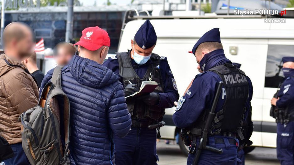 Koroawirus. Polska. Mandaty za brak maseczki. Policja bezwzględna (Fot.: policja.gov.pl)