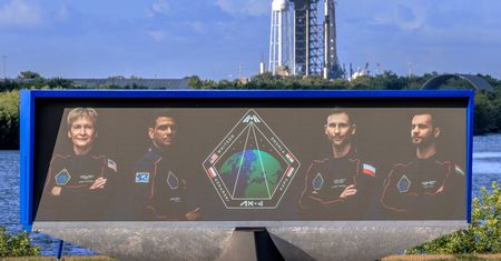 Polak już w kosmosie. Start rakiety Falcon 9 to dopiero początek