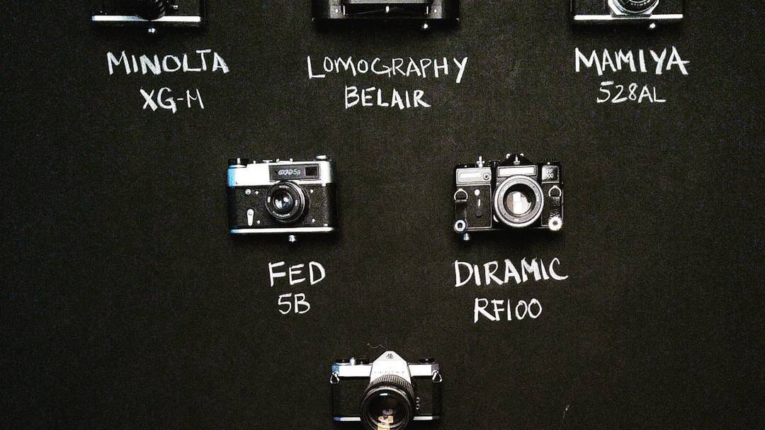 Oto wieszak, który umożliwi wam wyeksponowanie swojej kolekcji aparatów w stylowy sposób 1