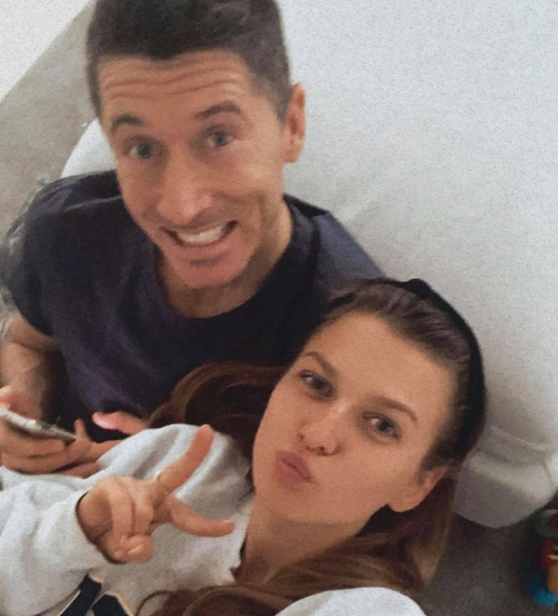 Anna Lewandowska składa życzenia na Wielkanoc z Robertem i córkami u boku