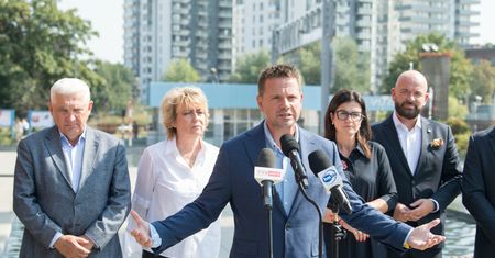 Samorządowcy wkroczą w kampanię Trzaskowskiego? Nie za darmo