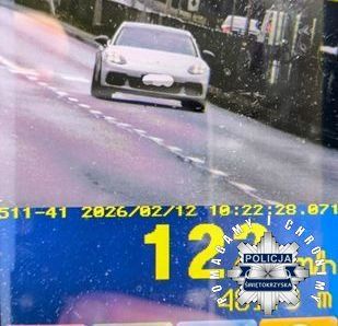 122 km/h w terenie zabudowanym. Kierowca Porsche z Sandomierza stanie przed sądem