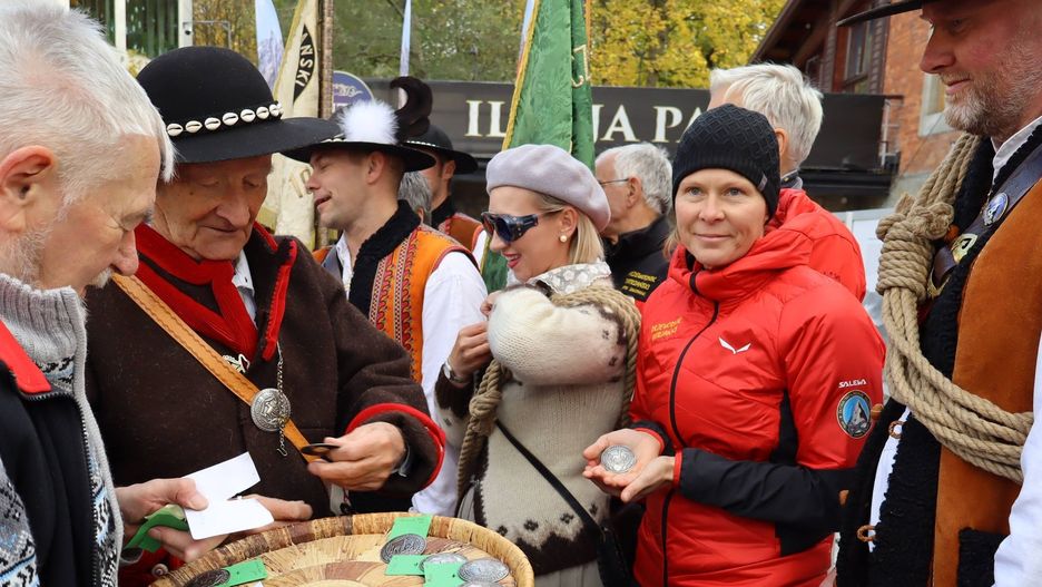 Pasowanie nowych przewodników tatrzańskich w Zakopanem
