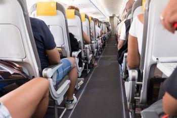 Irytujące zachowania pasażerów samolotów.