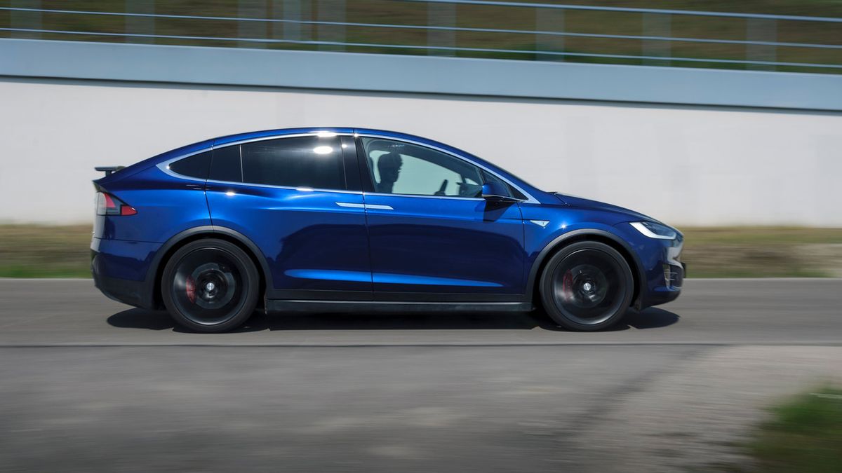 Problem dotyczy Tesli Model S oraz X