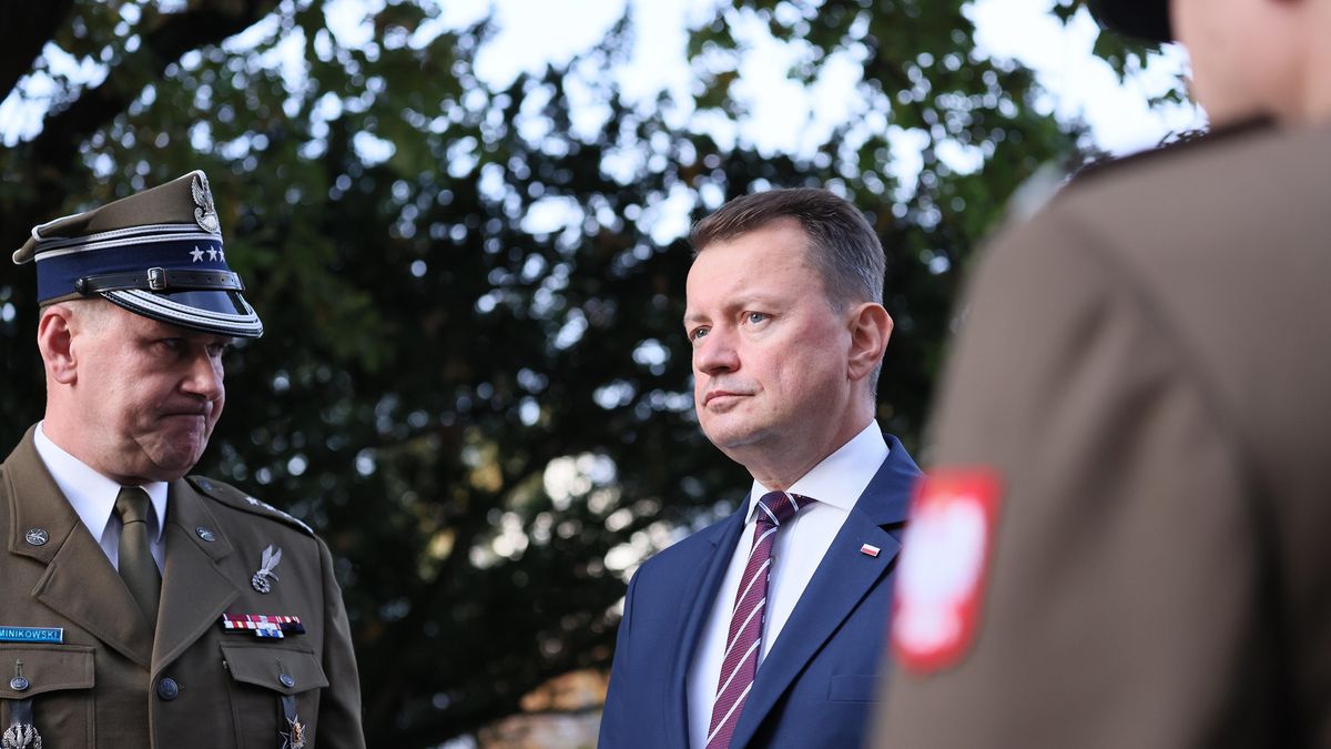 Decyzją ministra obrony Mariusza Błaszczaka (po środku) zrezygnowano z zakupu mobilnych ołtarzy dla Wojska Polskiego