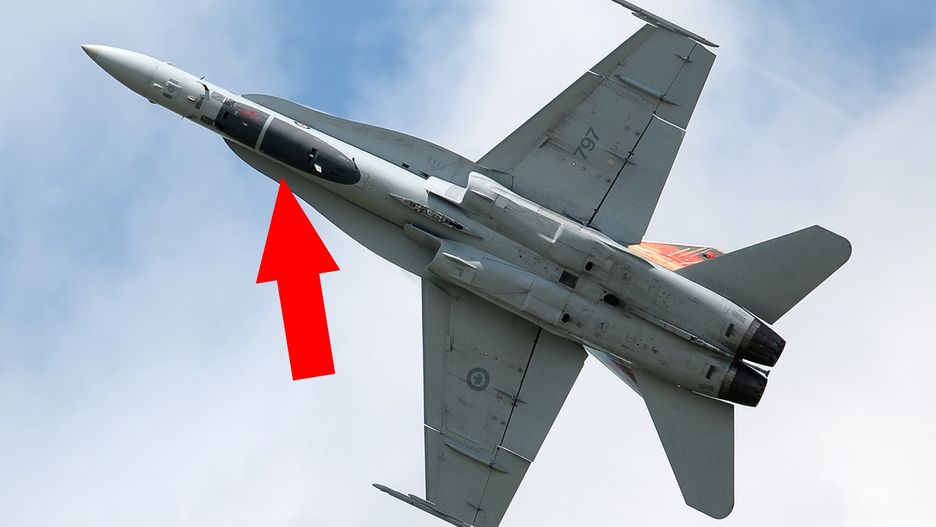 Fałszywa kabina na kadłubie kanadyjskiego F-18