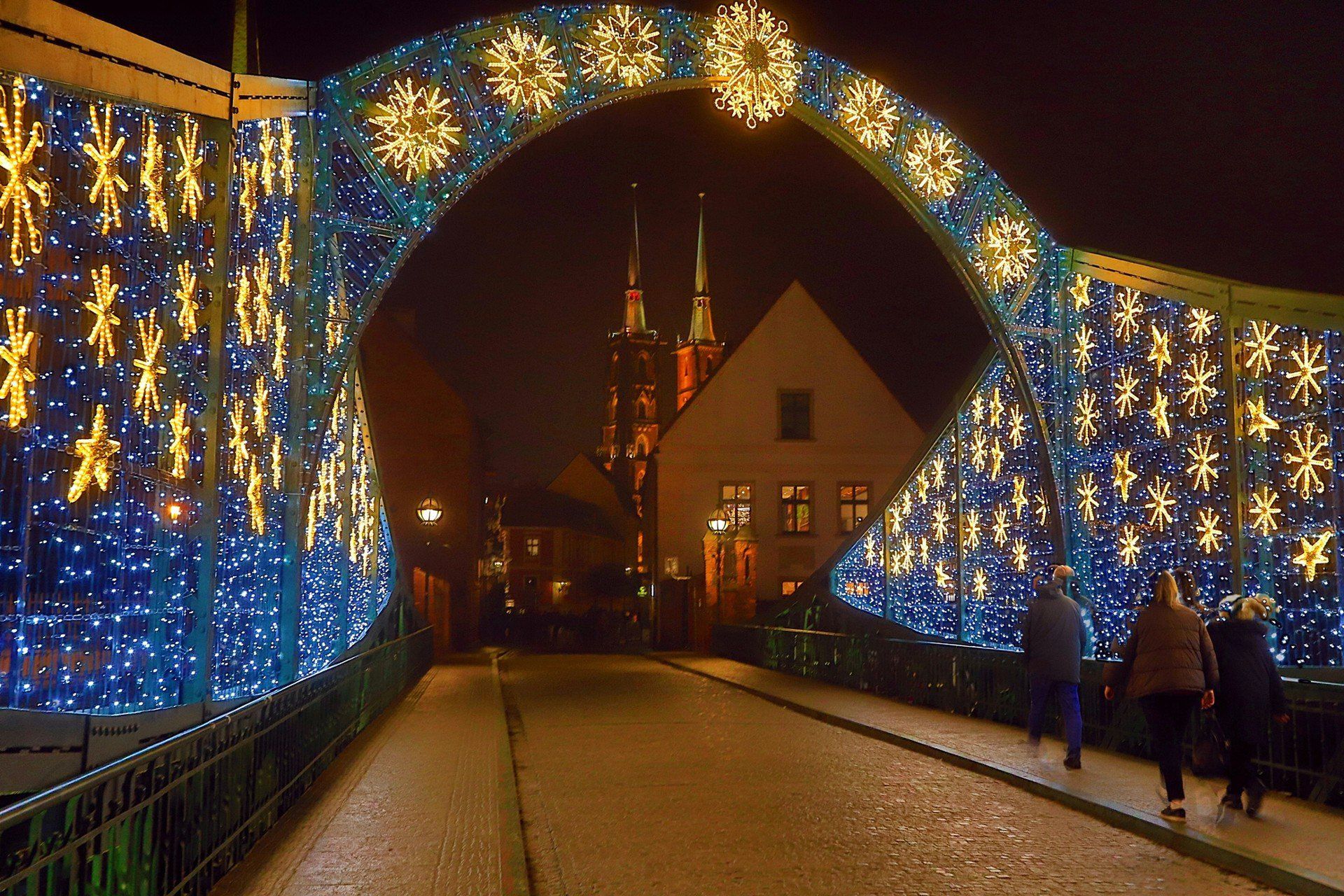 Świąteczna iluminacja już świeci na ulicach Wrocławia.