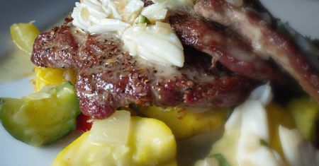Grillowany kotlet z łopatki cielęcej (mięso i tłuszcz)