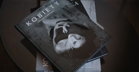 Jakie są „Kobiety” w albumie Andrzeja „Fetisha” Frankowskiego?