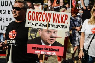 Protest frankowiczów. Przed Sejmem stanęło miasteczko namiotowe