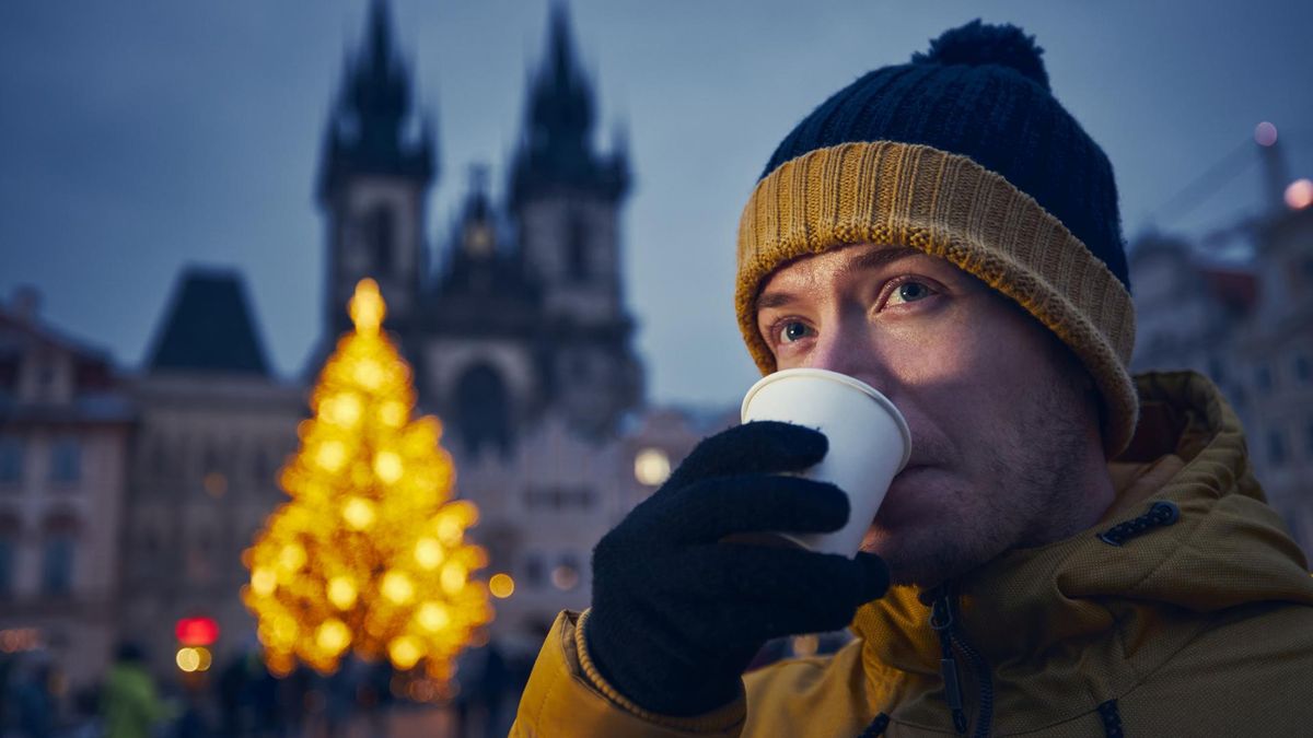 Grzane wino lub piwo po długim pobycie na mrozie? Ekspertka ostrzega: to niebezpieczne