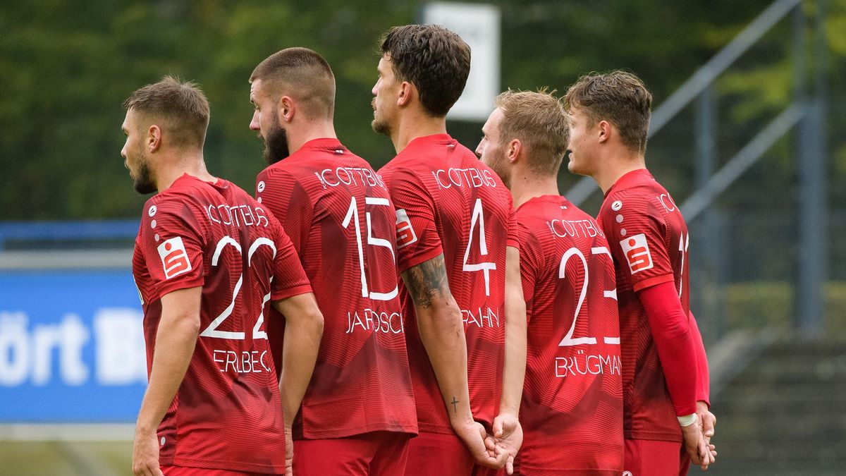 Getty Images / City-Press / Na zdjęciu: piłkarze Energie Cottbus