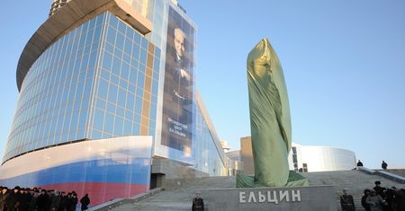 Prezydent Rosji ofiarą wandali. Sprofanowali pomnik