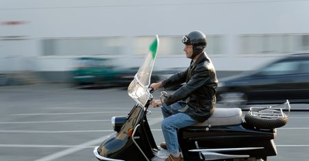 Czym jest motorower i jakie trzeba mieć prawo jazdy, aby się nim poruszać?