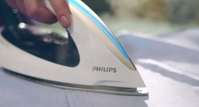 „Witaj w świecie łatwego prasowania” w kampanii żelazek Philips PerfectCare (wideo)
