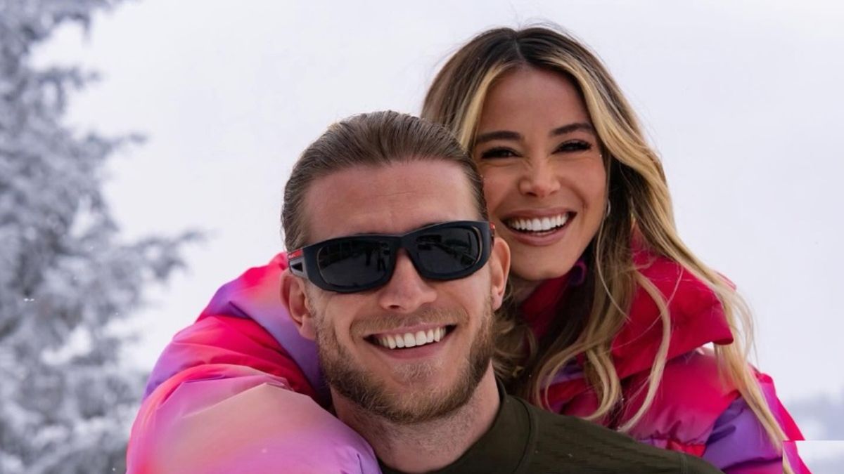 Diletta Leotta zawieszona na plecach Lorisa Kariusa