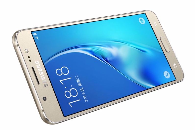 Samsung Galaxy J7 (2016) i J5 (2016) oficjalnie 10