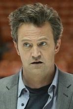 "Go On": Matthew Perry chce Davida Beckhama