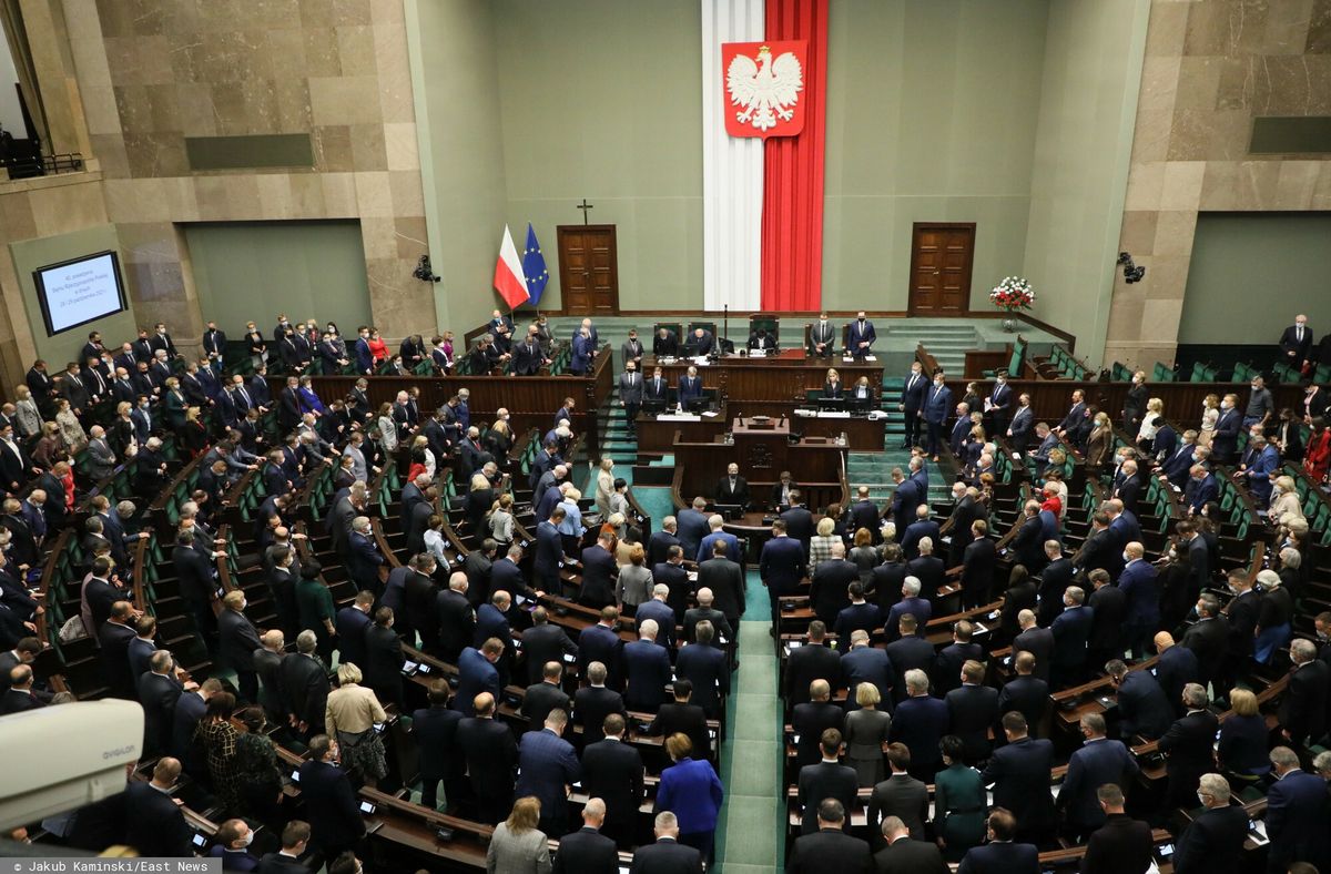 Sejm: kolejne posiedzenie. Decyzja ws. "Stop LGBT", Polskiego Ładu i muru na granicy 