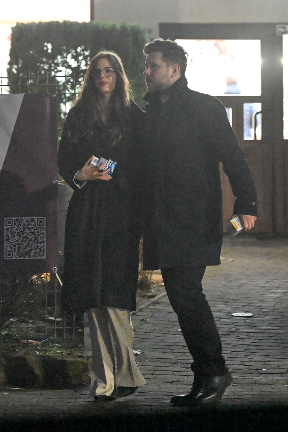 Antoni Królikowski i Izabela Banaś na wieczornym spacerze